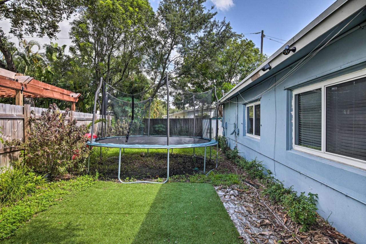 Shady And Eclectic Fort Lauderdale Dwelling With Yard! エクステリア 写真